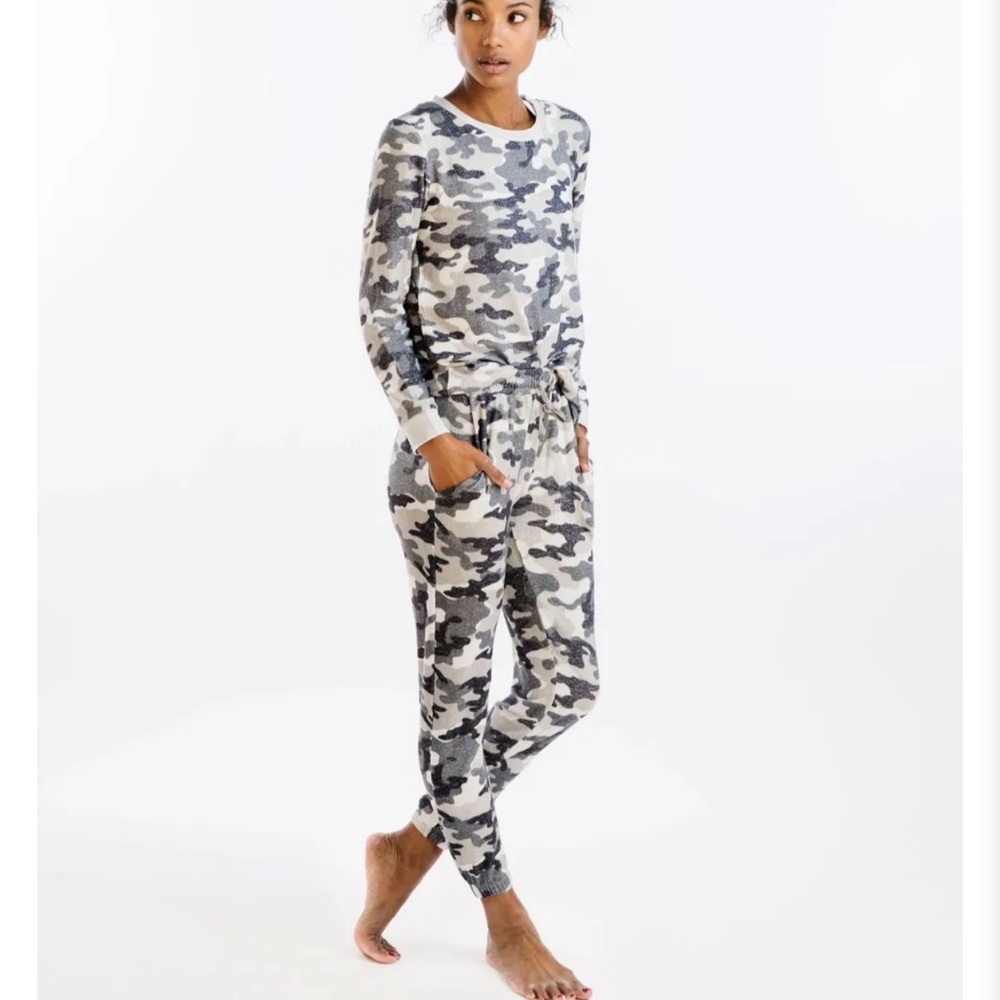 Zyia boyfriend cut Camo Print Knit 3 pces bundle . All in Excellent condition